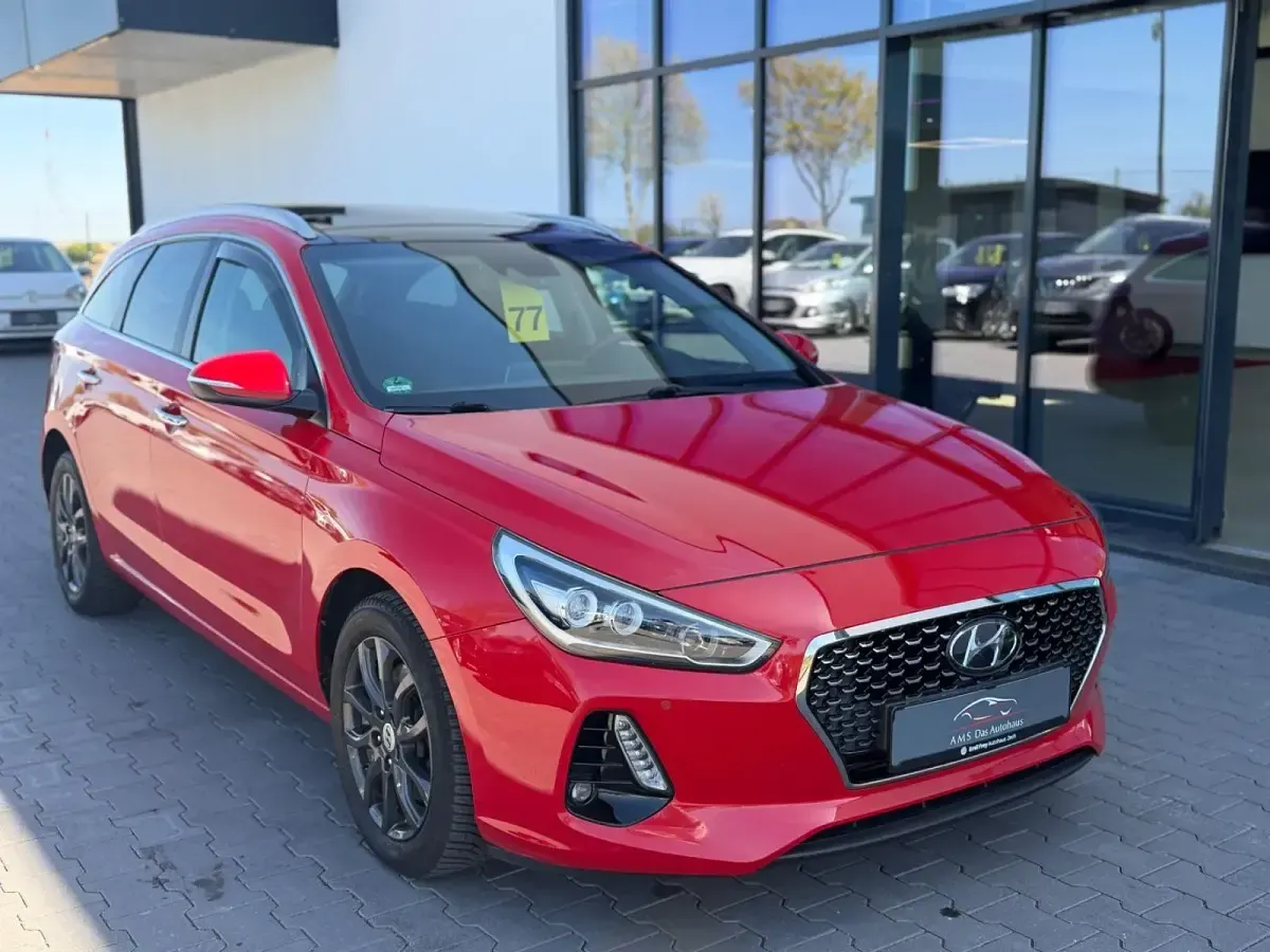 Gebraucht Hyundai i30 Premium 136 PS (100 kW) 2018 Rot Kombi