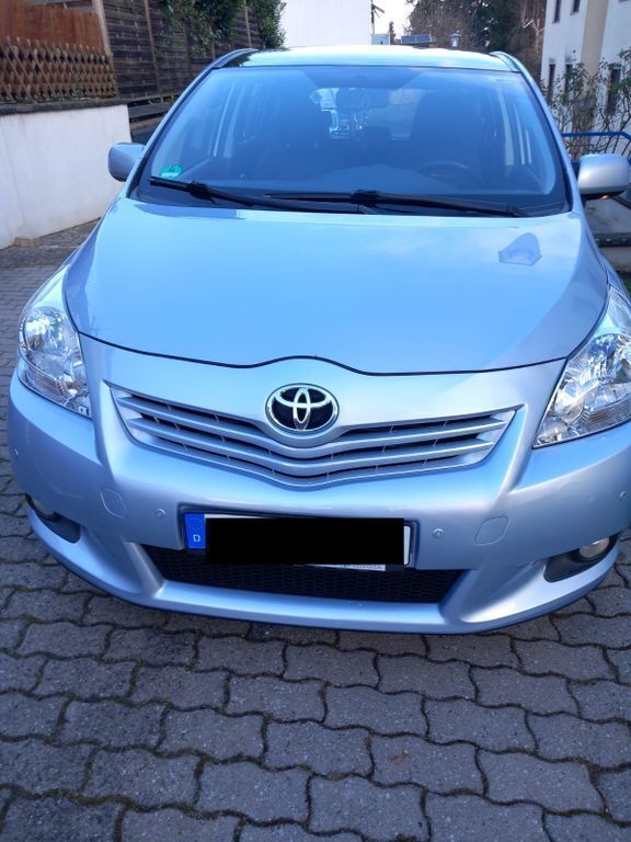 Blau Gebraucht 2011 Toyota Verso Van / Kleinbus | 3.900 € (Guter Preis) - Bild 1/4