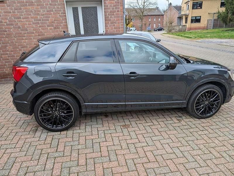 Używany Audi Q2 Advanced 150 KM (110 kW) 2024 Szary SUV