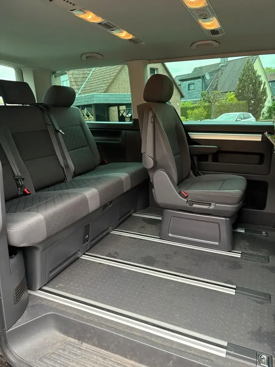 Używany VW Multivan 114 KM (83 kW) 2013 Purpurowy Minivan
