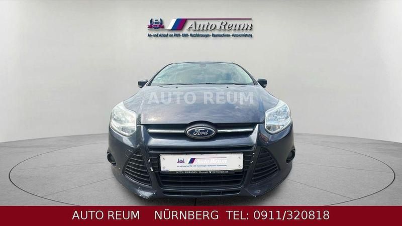 Gebraucht Ford Focus Trend 125 PS (91 kW) 2013 Grau Limousine