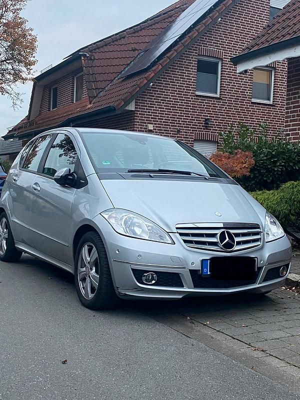 Silber Gebraucht 2009 Mercedes A200 Limousine | 5.750 € (Fairer Preis) - Bild 1/4