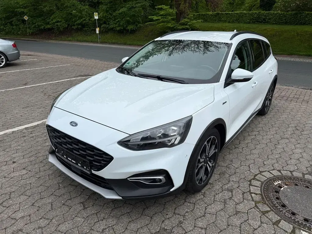 Używany Ford Focus Active 151 KM (111 kW) 2019 Biały Sedan/Limuzyna