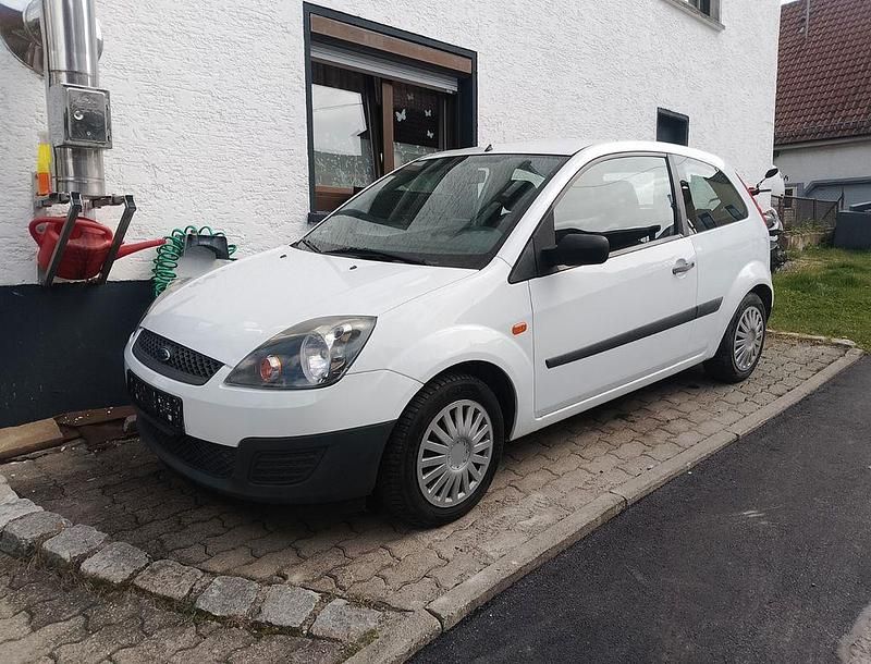 Gebraucht Ford Fiesta 60 PS (44 kW) 2006 Weiß Kleinwagen