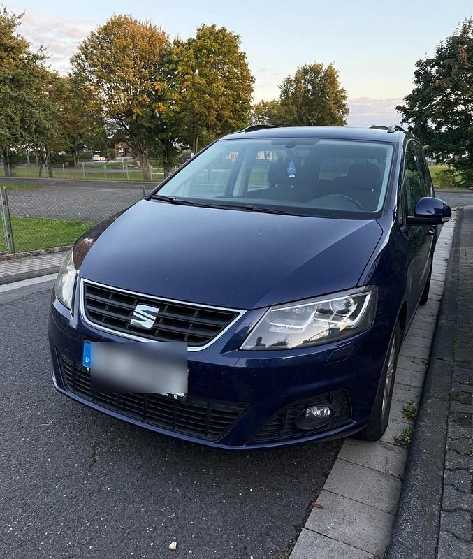 Blau Gebraucht 2018 Seat Alhambra Style Van / Kleinbus | 11.590 € (Superpreis) - Bild 1/4