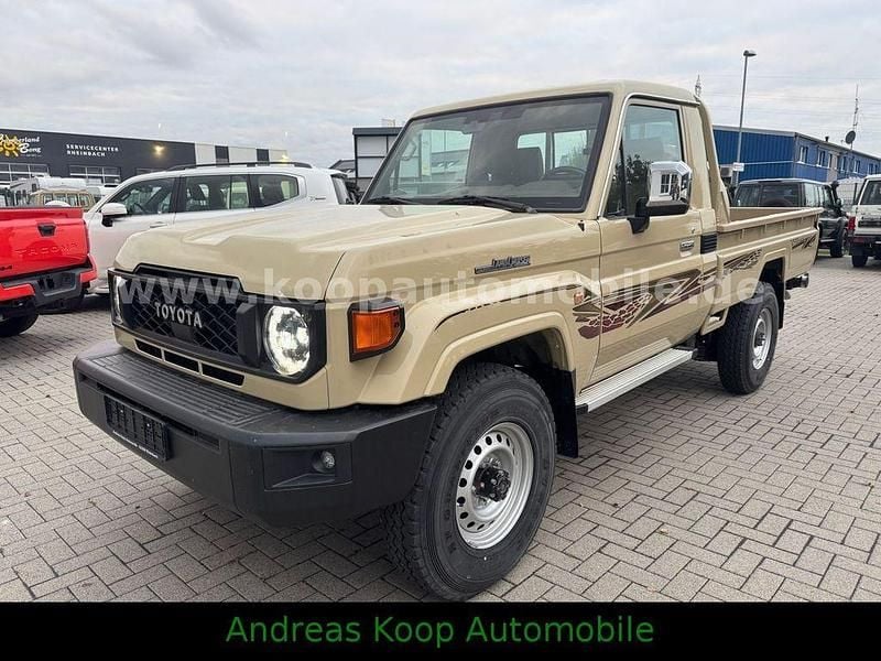 Gebraucht Toyota Land Cruiser 204 PS (150 kW) 2024 Beige SUV