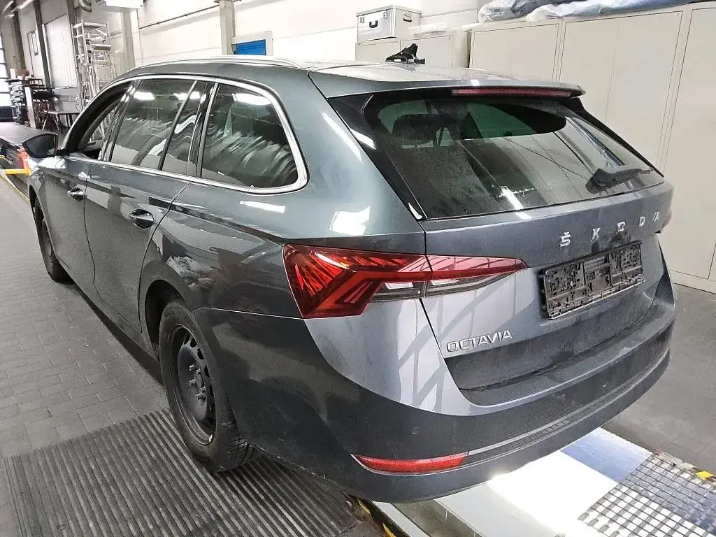 Gebraucht Skoda Octavia Style 150 PS (110 kW) 2021 Seda quartz/quartz grey Kombi
