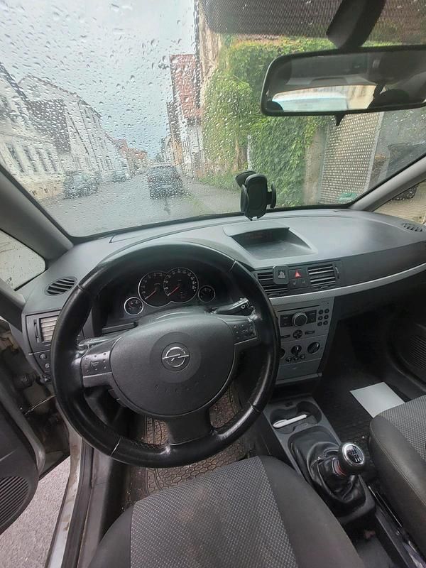 Grau Gebraucht 2007 Opel Meriva Van / Kleinbus | 650 € (Guter Preis) - Bild 1/4