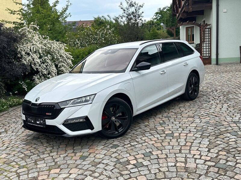 Weiß Gebraucht 2024 Skoda Octavia RS Kombi | 34.980 € (Fairer Preis) - Bild 1/4