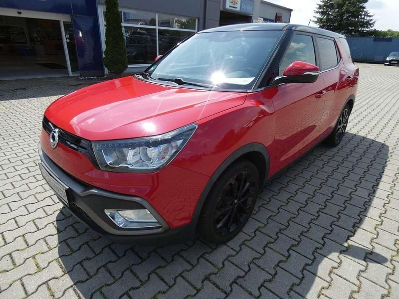 Bicolor rot/schwarz (metallic) Gebraucht 2016 Ssangyong XLV Sapphire SUV | 10.995 € (Guter Preis) - Bild 1/4