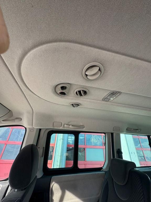 Gebraucht Peugeot TePee 163 PS (119 kW) 2011 Van / Kleinbus