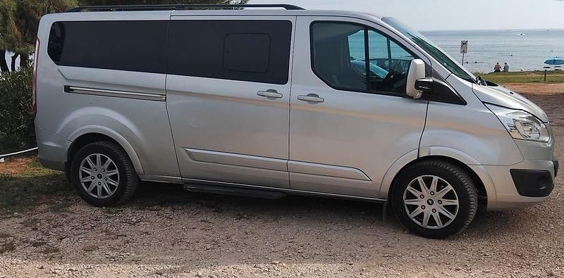 Gebraucht Ford Tourneo Limited 170 PS (125 kW) 2017 Silber Van / Kleinbus