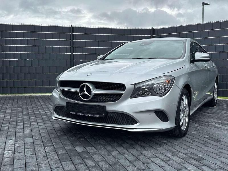 Polarsilber Gebraucht 2017 Mercedes CLA200 Kombi | 14.990 € (Superpreis) - Bild 1/4