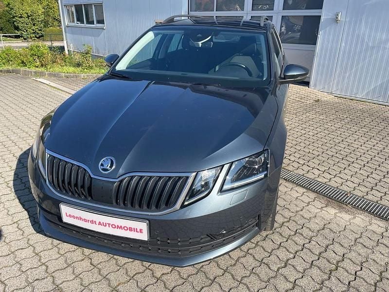 Grau Gebraucht 2020 Skoda Octavia Soleil Kombi | 19.190 € (Guter Preis) - Bild 1/4