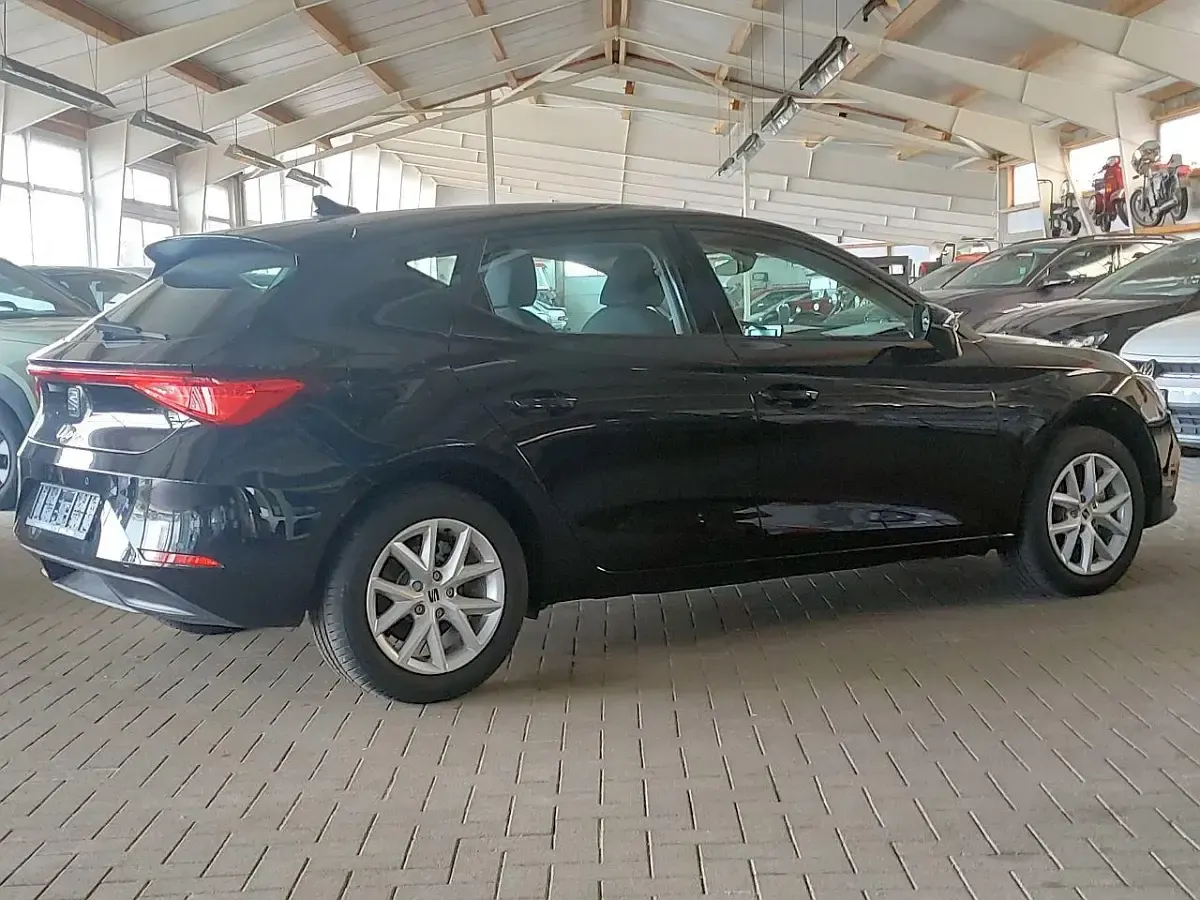 Gebraucht Seat Leon Style 110 PS (80 kW) 2024 Midnightblack Limousine
