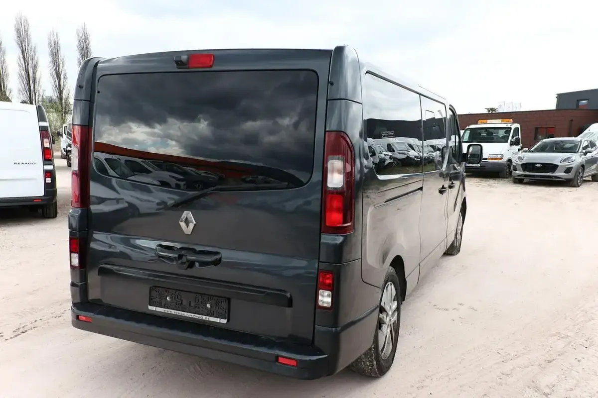 Gebraucht Renault Trafic 145 PS (106 kW) 2018 Grau comet metallic Van / Kleinbus
