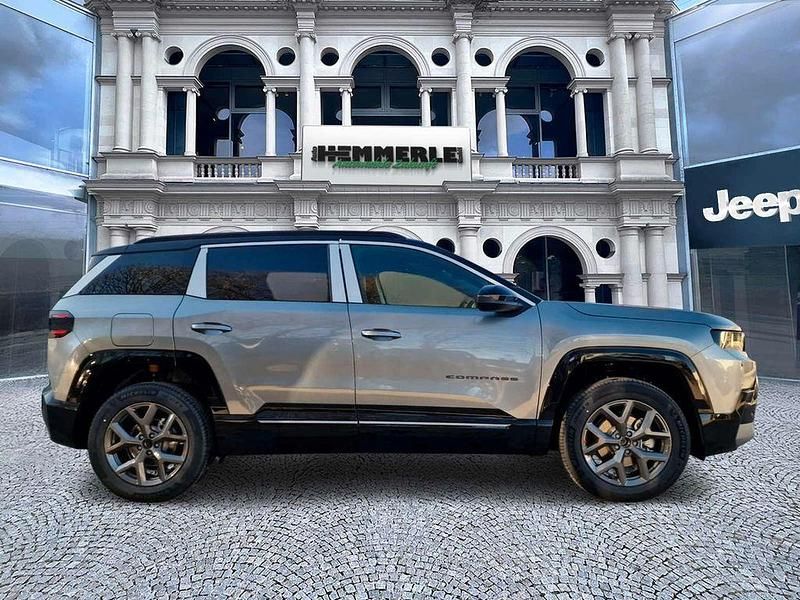 Neu Jeep Compass 145 PS (106 kW) 2026 Grau SUV