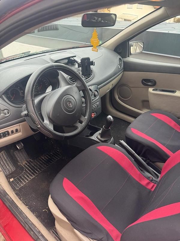 Gebraucht Renault Clio II 75 PS (55 kW) 2005 Rot Kleinwagen