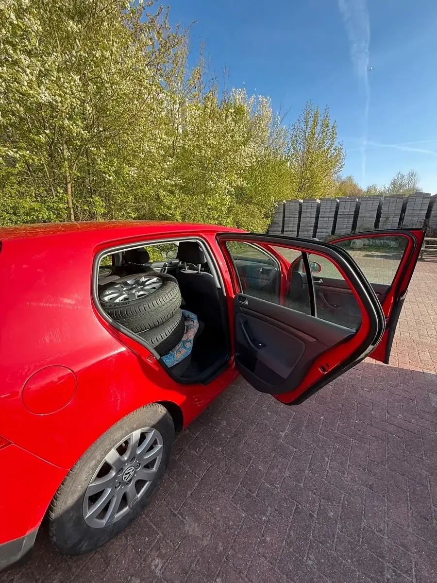 Używany VW Golf IV 2004 Czerwony Sedan/Limuzyna