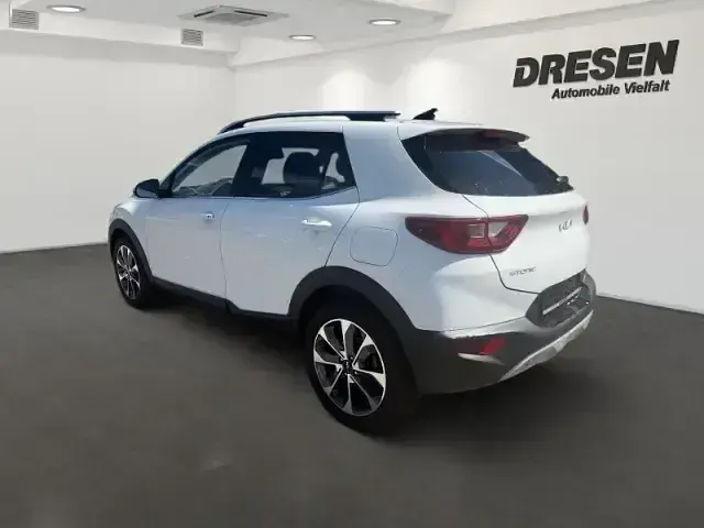 Gebraucht Kia Stonic Spirit 101 PS (74 kW) 2024 Weiss SUV