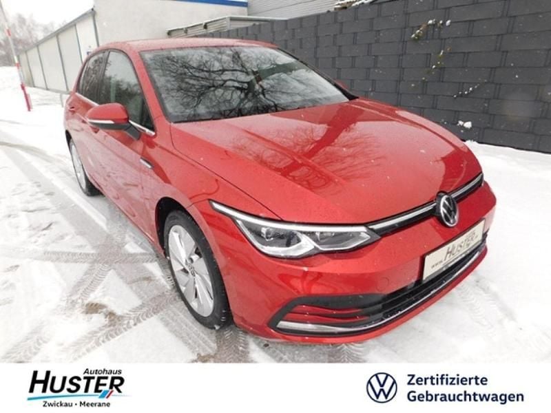 Gebraucht VW Golf VIII Style 150 PS (110 kW) 2022 Kingsred metallic 7159 (metallic) Limousine