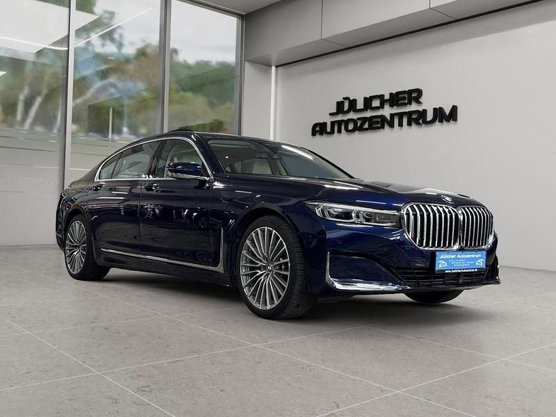 Blau Gebraucht 2020 BMW 750 Sport Line Limousine | 43.490 € - Bild 1/4