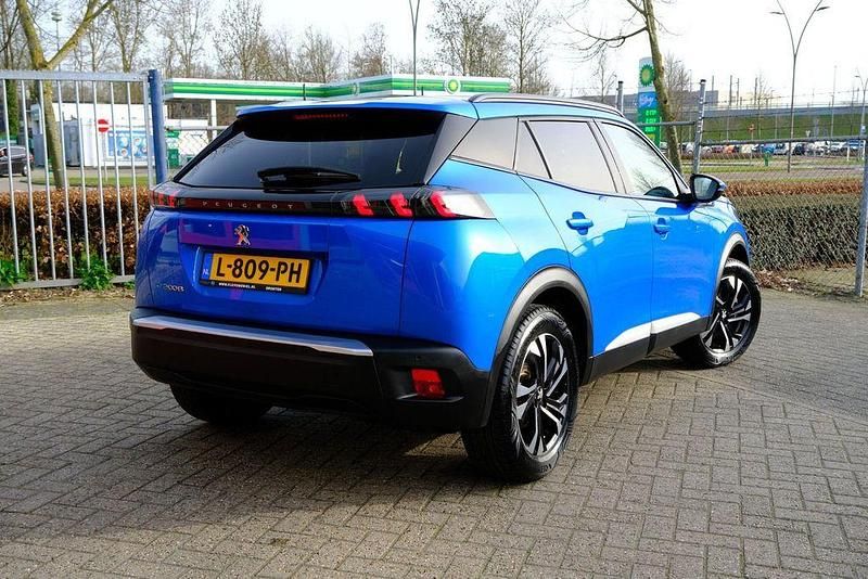 Gebraucht Peugeot e-2008 Allure 100 kW (136 PS) 2021 Blau SUV