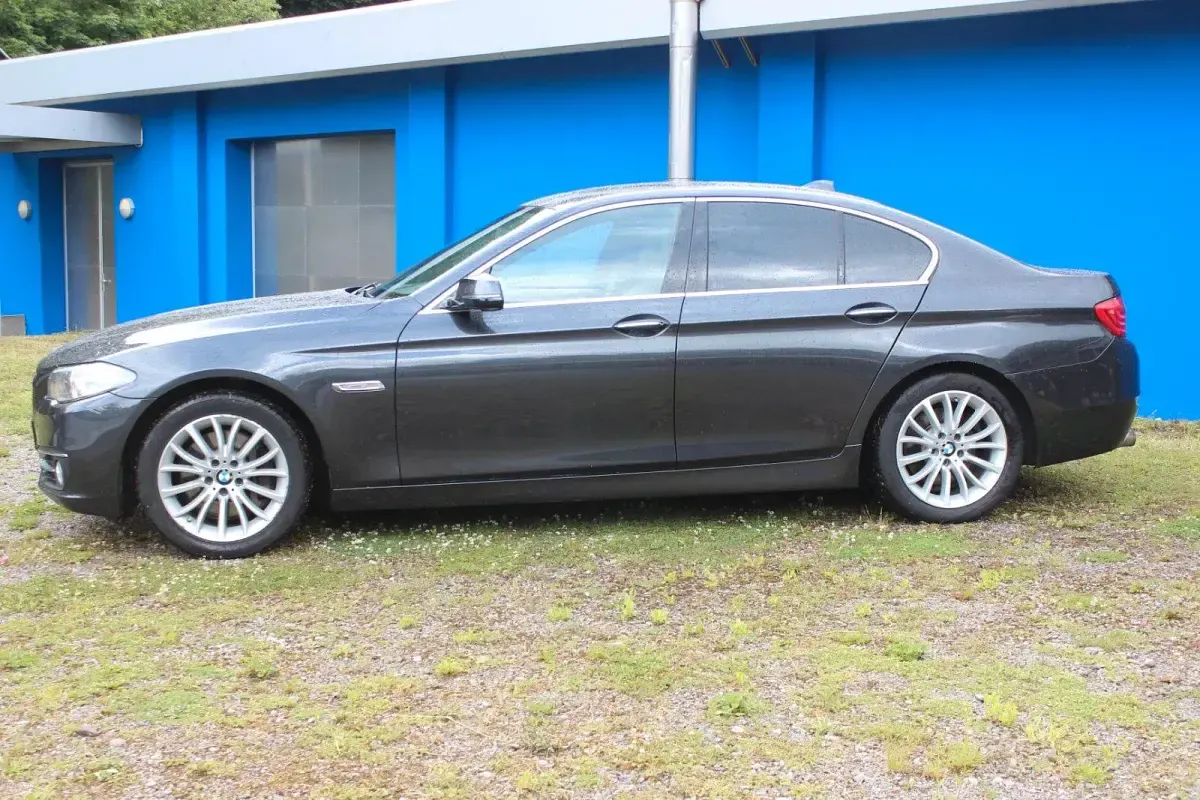 Gebraucht BMW 525 Luxury Line 218 PS (160 kW) 2014 Grau Limousine