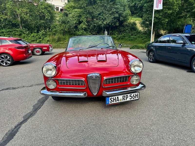 Rot Gebraucht 1960 Alfa Romeo 2000 Cabrio | 95.000 € - Bild 1/4