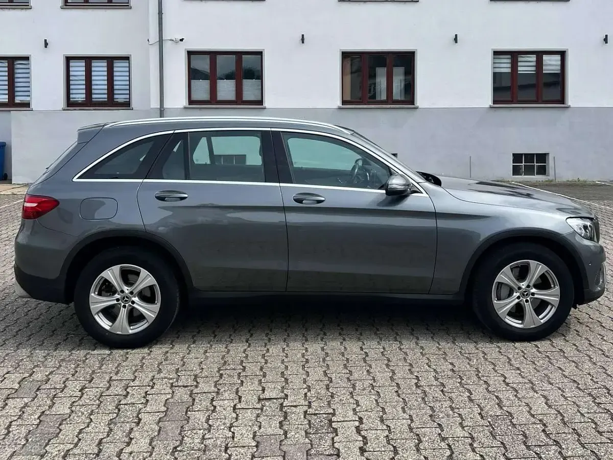 Gebraucht Mercedes GLC250 211 PS (155 kW) 2018 Selenitgrau  metalliclack SUV