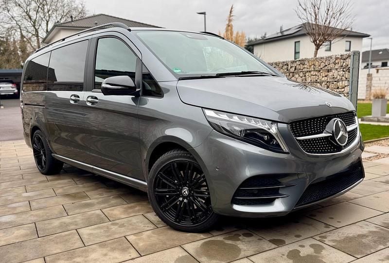 Grau Gebraucht 2022 Mercedes V220 AMG line Van / Kleinbus | 52.900 € (Fairer Preis) - Bild 1/4
