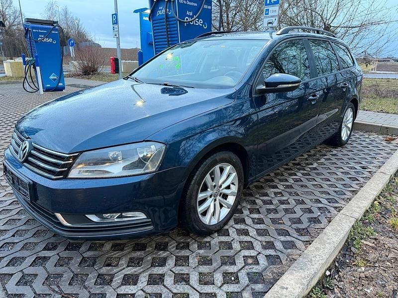 Gebraucht VW Passat 140 PS (102 kW) 2012 Blau Kombi