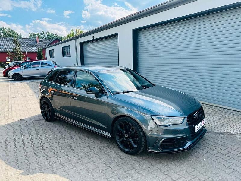 Grau Gebraucht 2015 Audi S3 Comfort Limousine | 22.945 € (Fairer Preis) - Bild 1/4