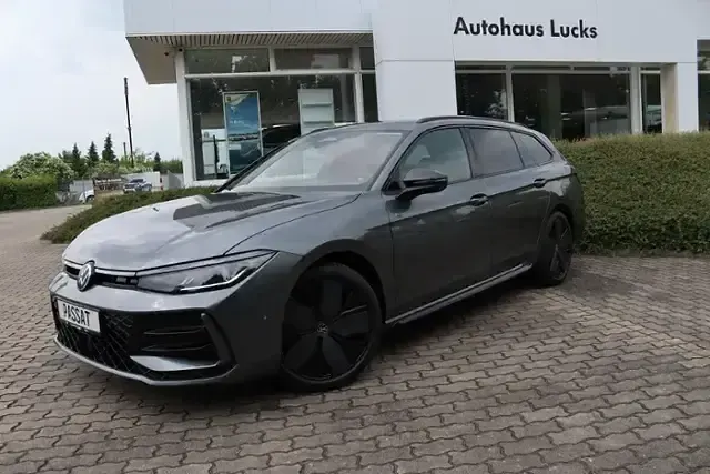 Gebraucht VW Passat R-line 150 PS (110 kW) 2026 Grau Kombi
