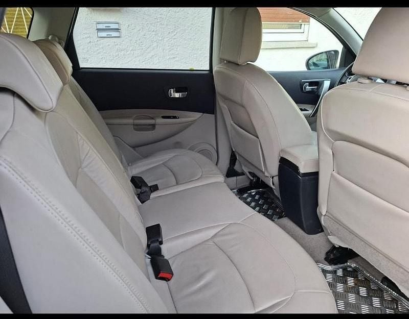 Grau Gebraucht 2010 Nissan Qashqai SUV | 5.999 € (Fairer Preis) - Bild 1/4