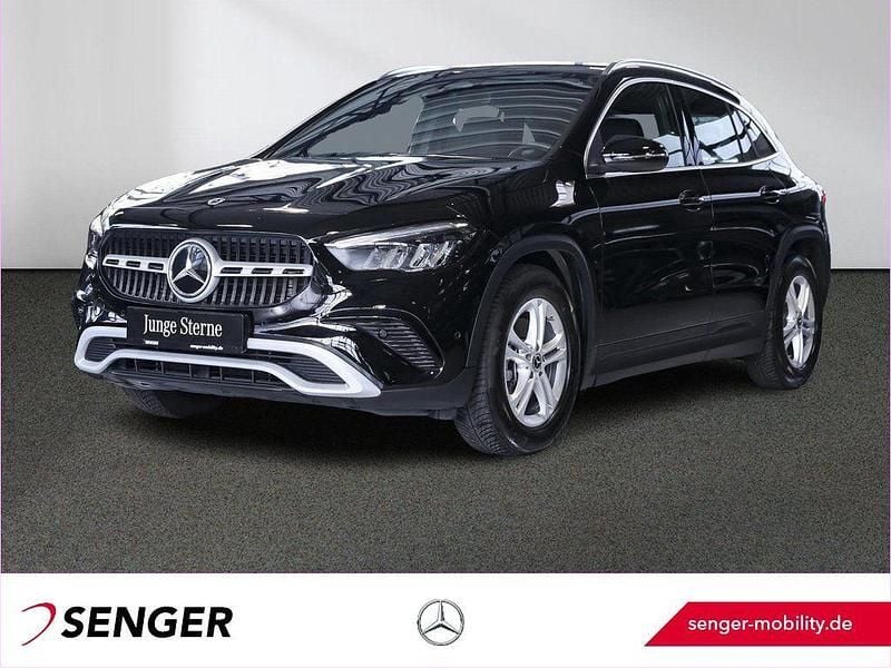 Unilack nachtschwarz Gebraucht 2024 Mercedes GLA200 SUV | 34.250 € (Superpreis) - Bild 1/3