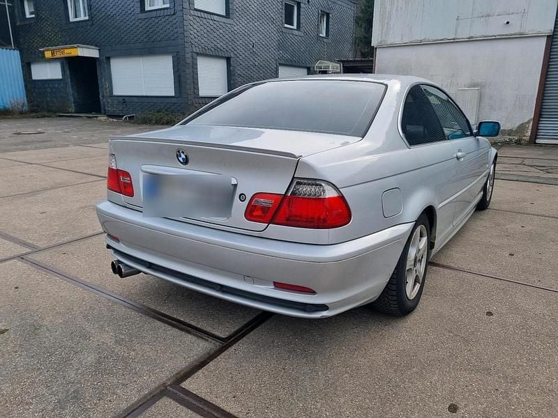 Gebraucht BMW 320 150 PS (110 kW) 2000 Silber Coupé