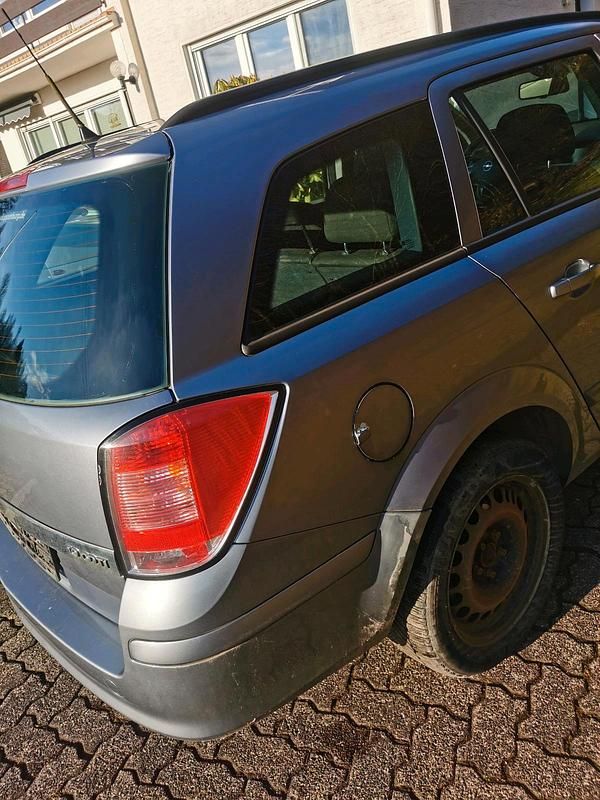 Gebraucht Opel Astra 101 PS (74 kW) 2009 Silber Kombi