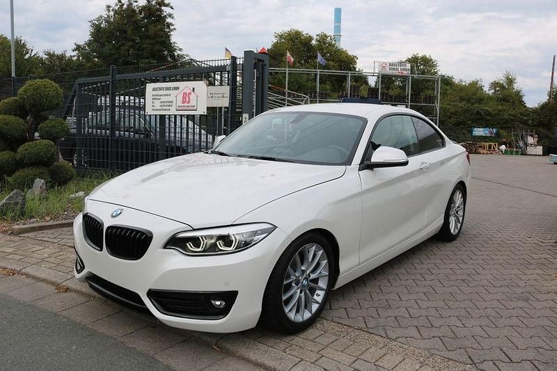 Weiß Gebraucht 2020 BMW 218 Sport Line Coupé | 19.800 € (Guter Preis) - Bild 1/4