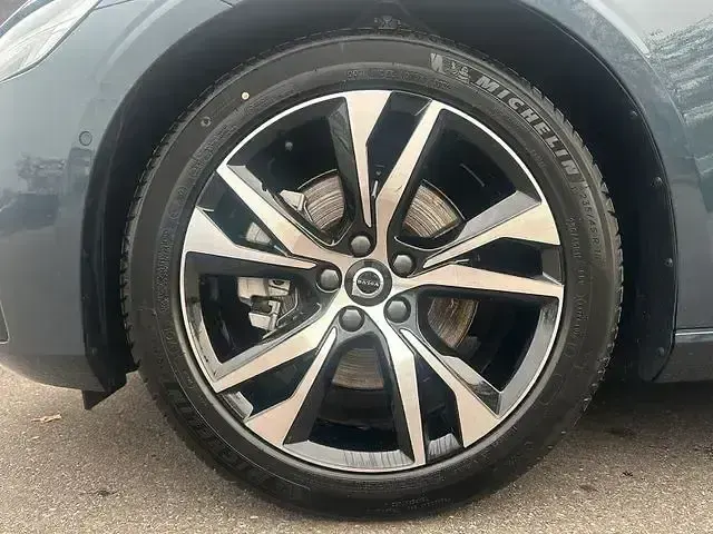 Gebraucht Volvo V60 Plus 145 PS (106 kW) 2025 Andere Kombi