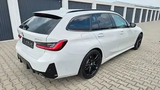 Gebraucht BMW 330e M Sport 292 PS (214 kW) 2024 Weiß Kombi