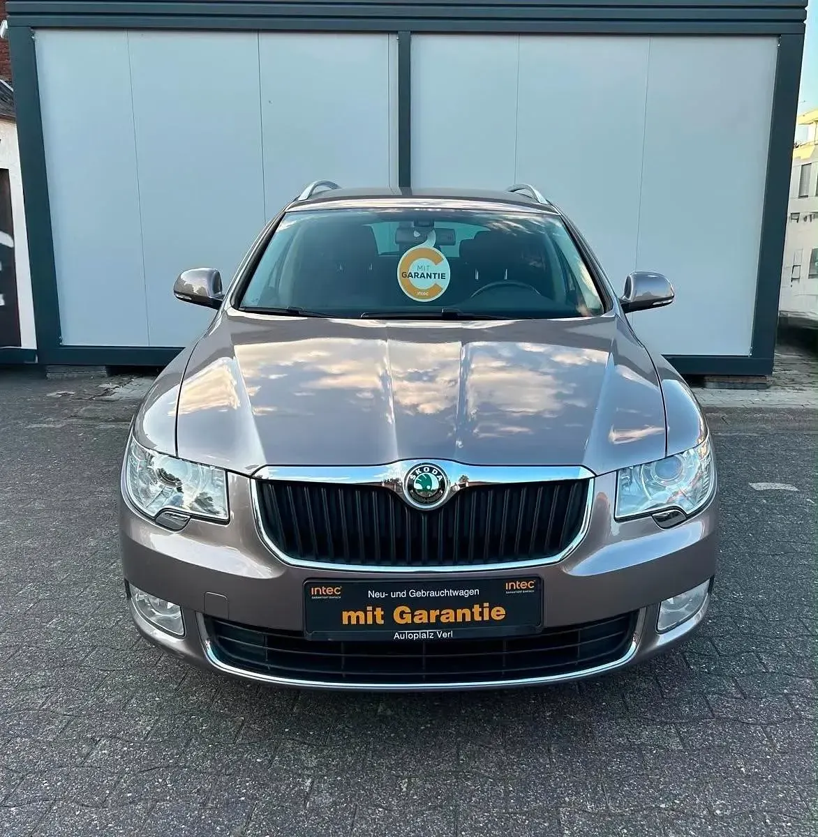 Gebraucht Skoda Superb 150 PS (110 kW) 2011 Gold Kombi