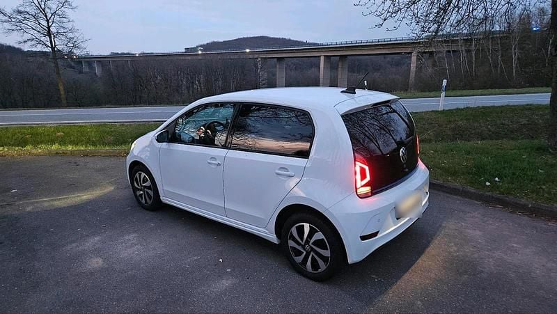 Gebraucht VW e-up! Active 61 kW (83 PS) 2021 Weiß Kleinwagen