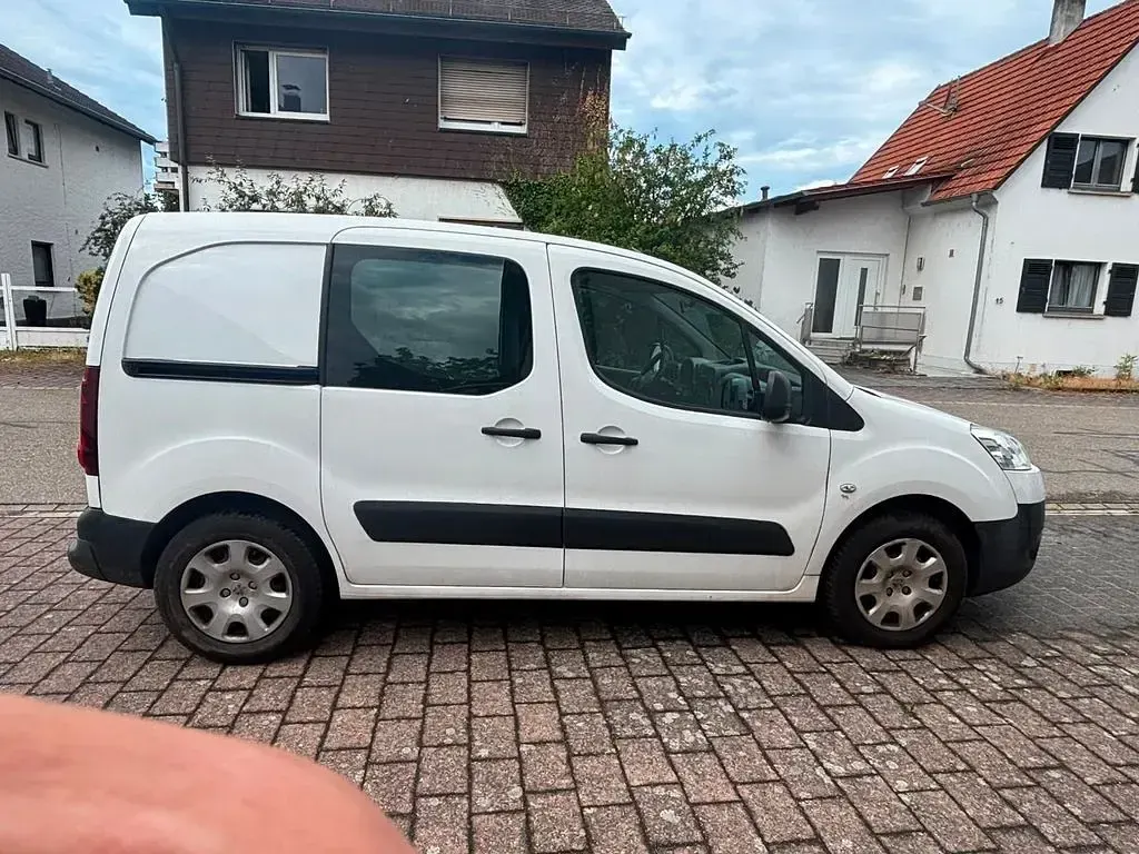 Gebraucht Peugeot Partner Tepee Allure 75 PS (55 kW) 2013 Weiß Van / Kleinbus