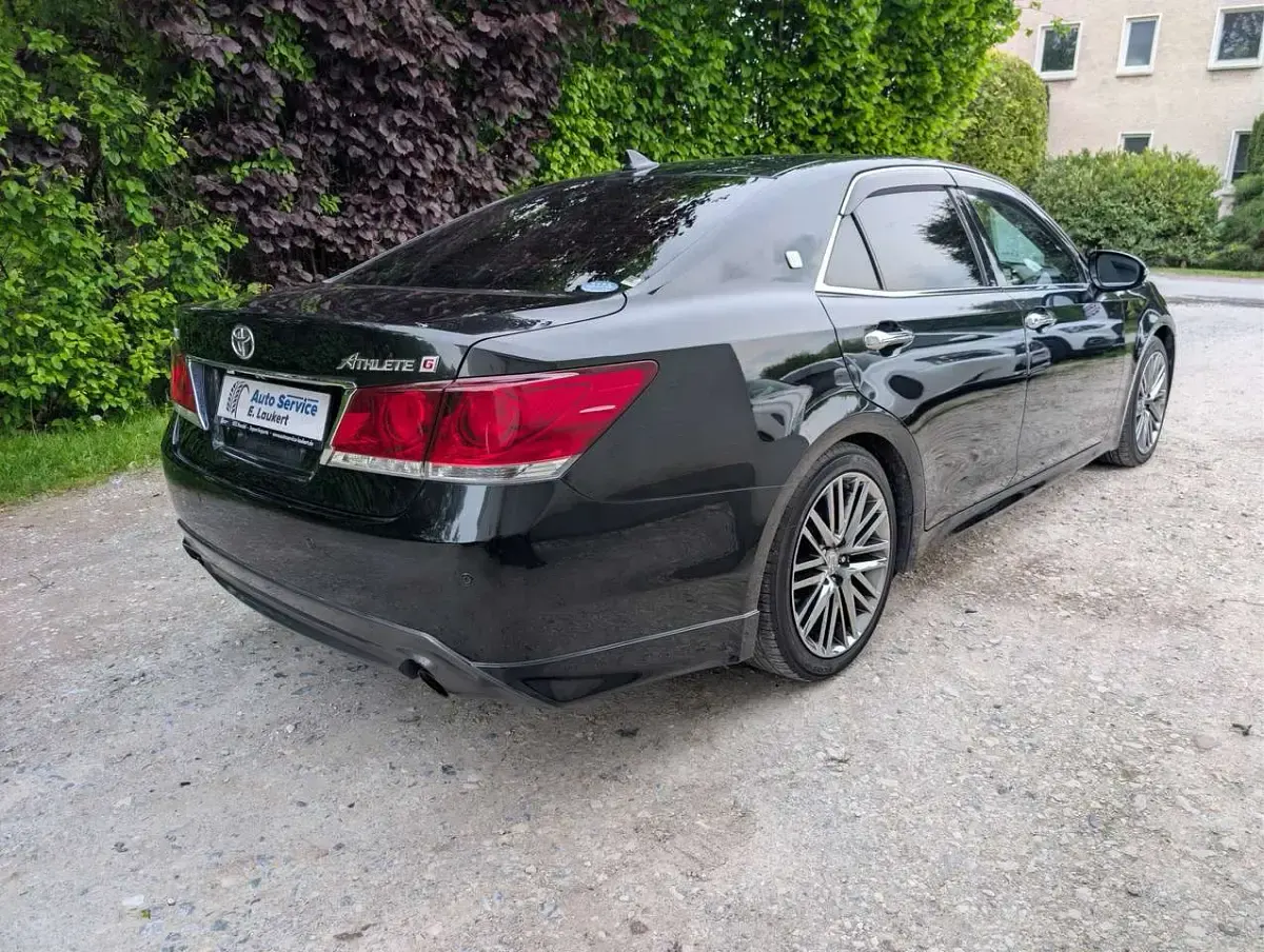 Gebraucht Toyota Crown 318 PS (233 kW) 2013 Precious black metallic Limousine
