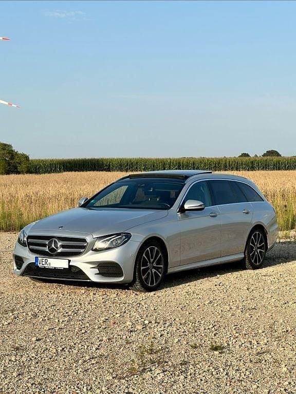 Silber Gebraucht 2019 Mercedes E350 AMG Limousine | 29.500 € (Superpreis) - Bild 1/4
