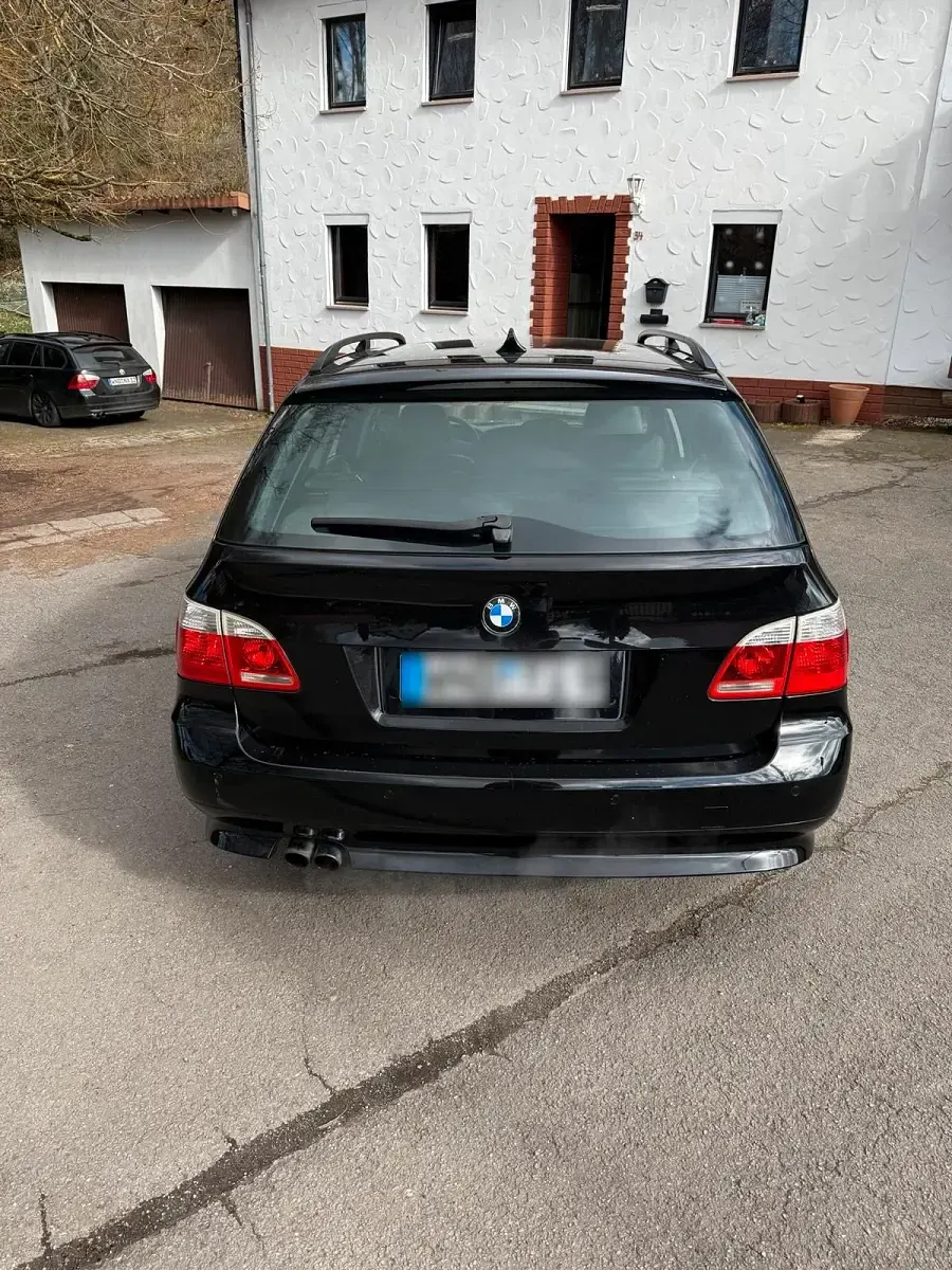Gebraucht BMW 523 177 PS (130 kW) 2006 Schwarz Kombi