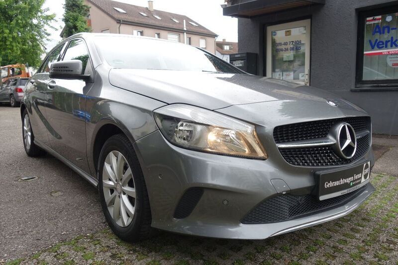 Mountaingrau met. Gebraucht 2016 Mercedes A180 Style Limousine | 8.490 € (Guter Preis) - Bild 1/4
