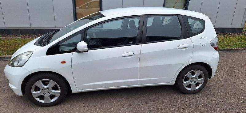 Gebraucht Honda Jazz 90 PS (66 kW) 2010 Weiß Kleinwagen
