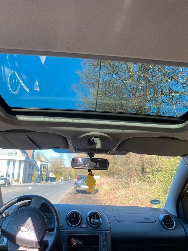 Gebraucht Ford Fiesta 60 PS (44 kW) 2005 Grau Kleinwagen